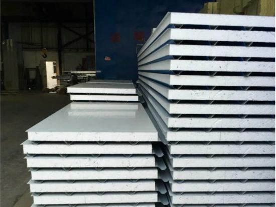 Sandwich panel for roof constructure
